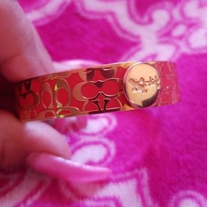 EUC Peach/Coral & Gold Bangle